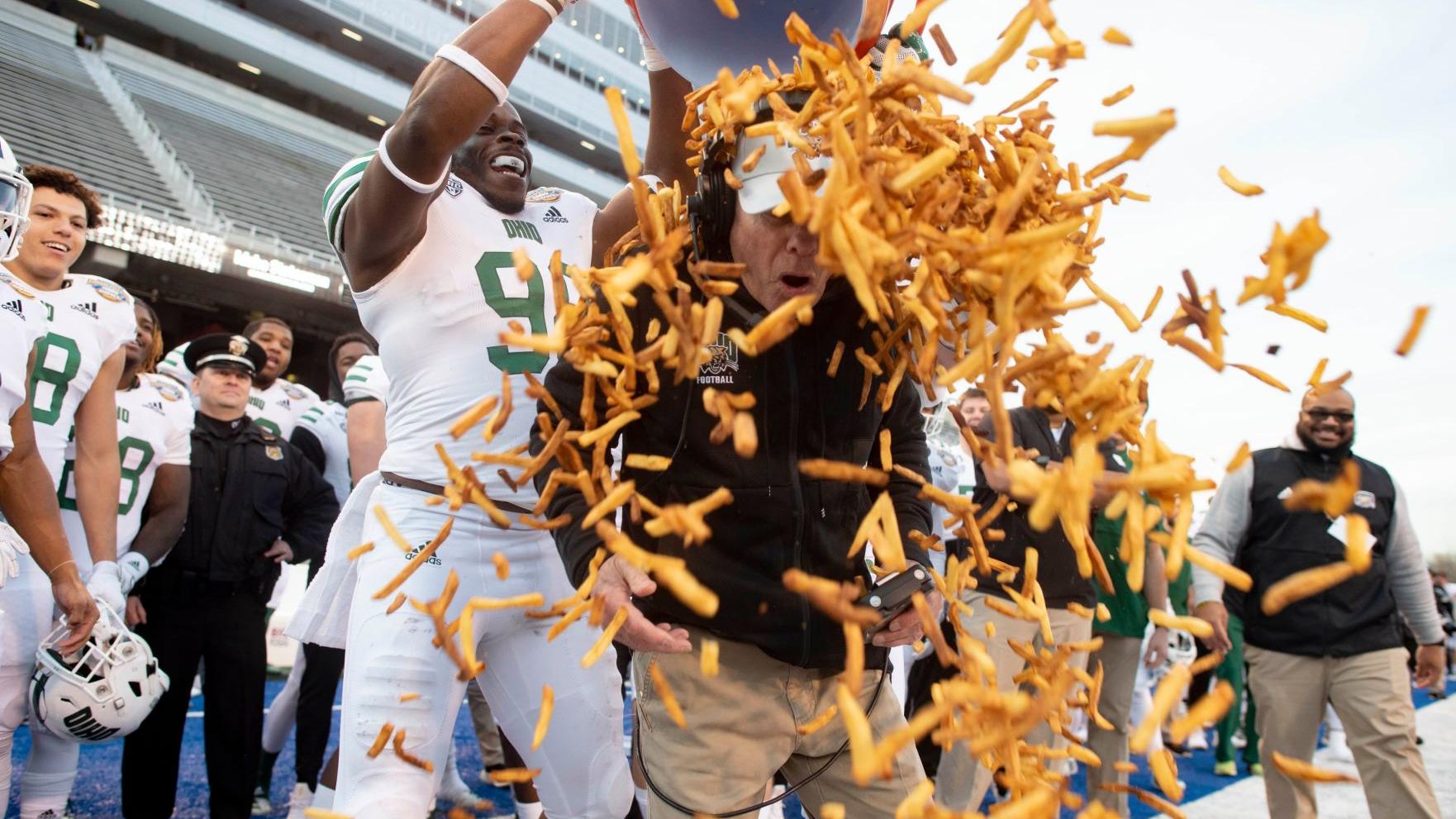 OU Coach Solich’s contract extended 2 years